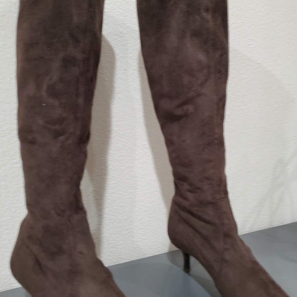 DONALD PLINER CHOCOLATE SUEDE LEATHER BOOTS. 6.5 - Picture 6 of 16